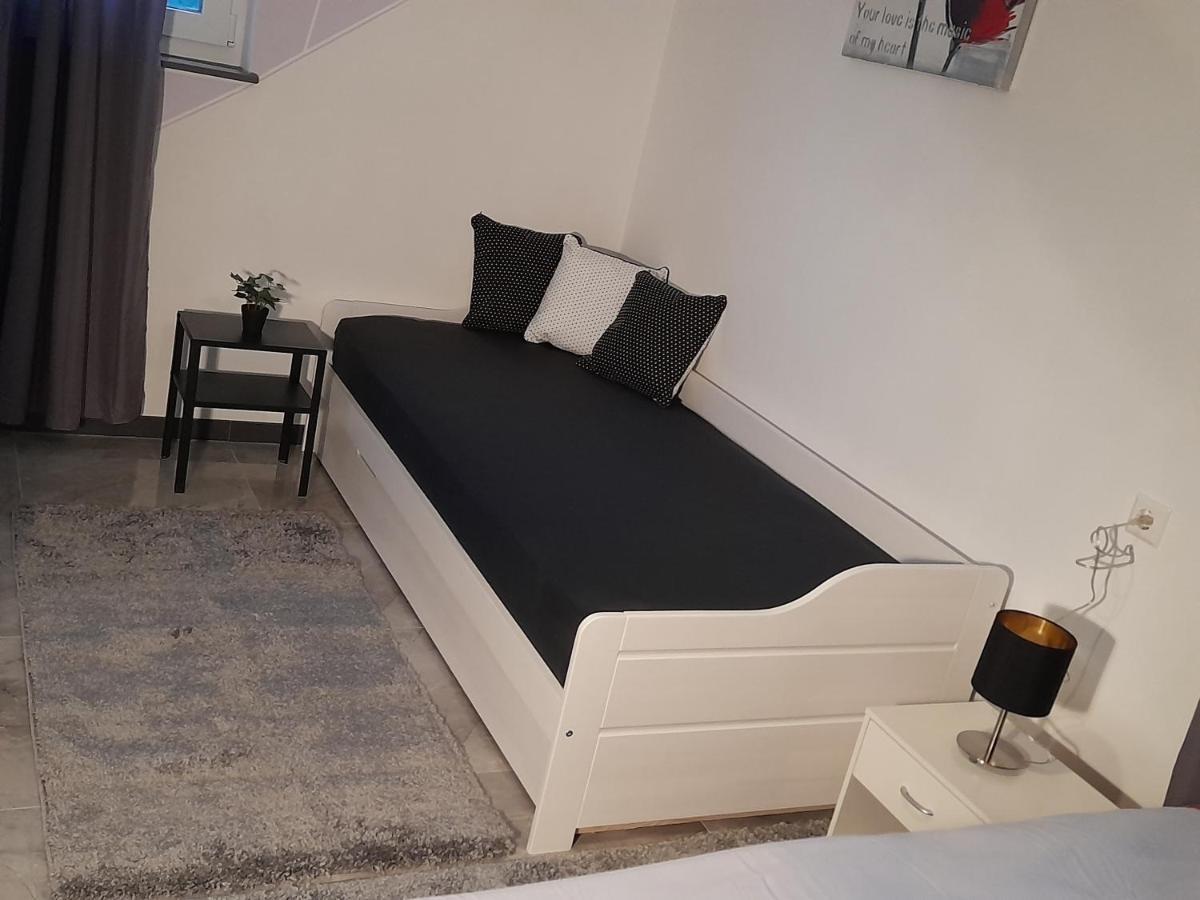 Berlin - Schoenefeld Gruene Wohnung Kültér fotó